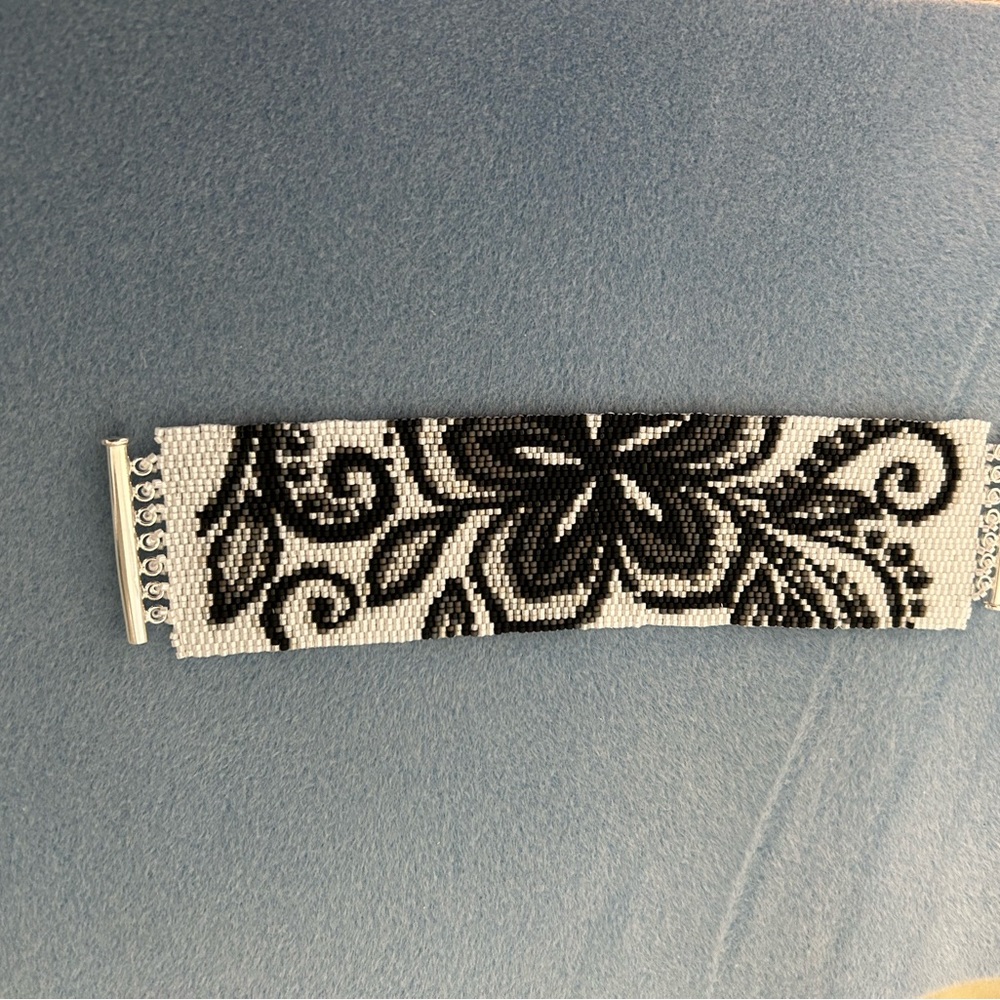 Beaded lace flower peyote bracelet